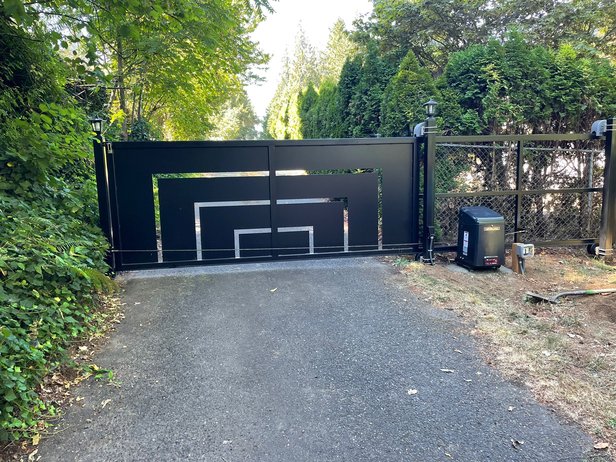 Modern-Gate-installation
